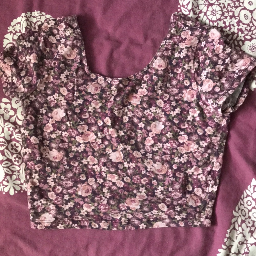 Bloom in the cute cropped top from GARAGE 🌺🌸